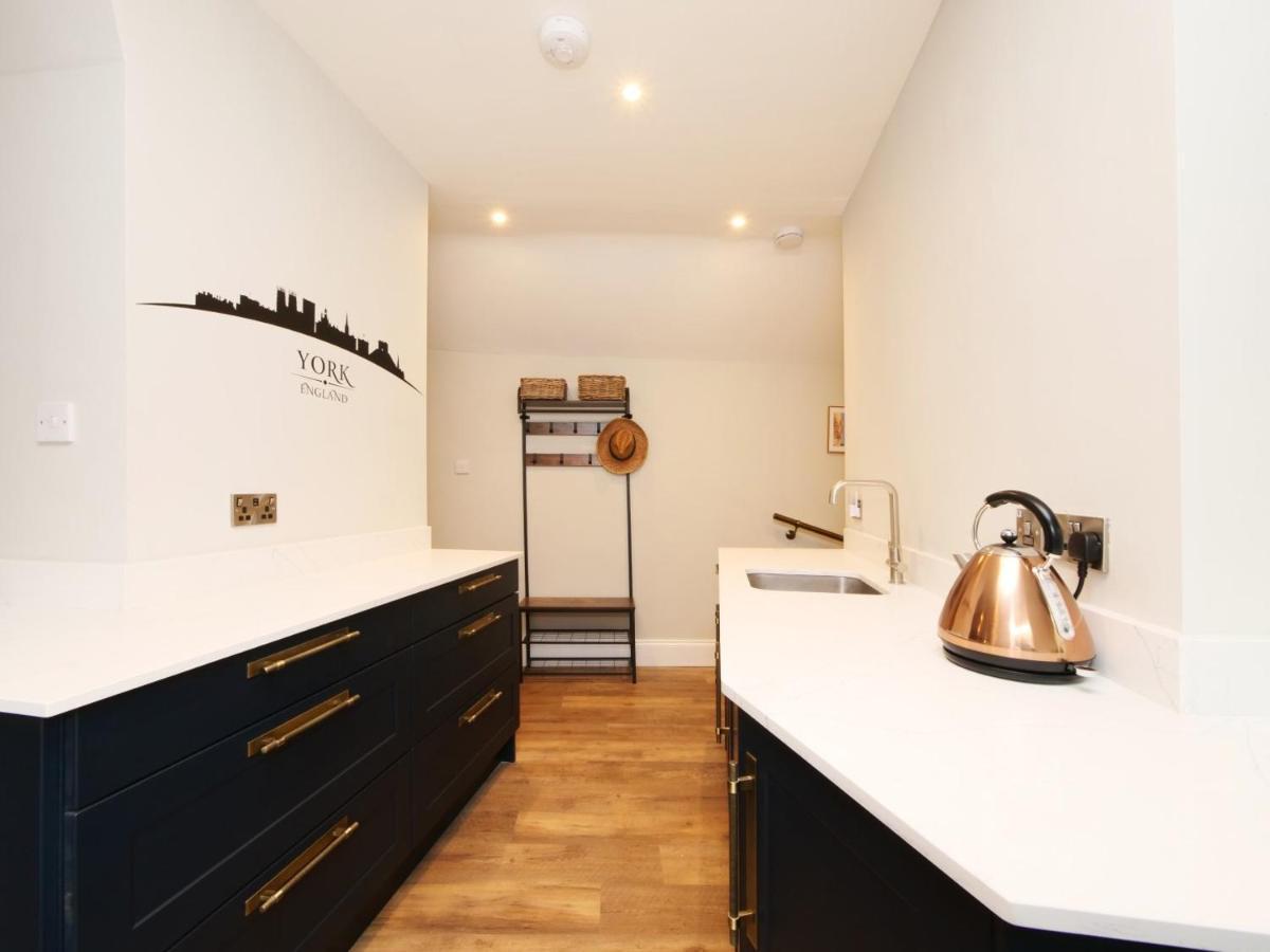 The Holgate Snug Apartment York Bagian luar foto